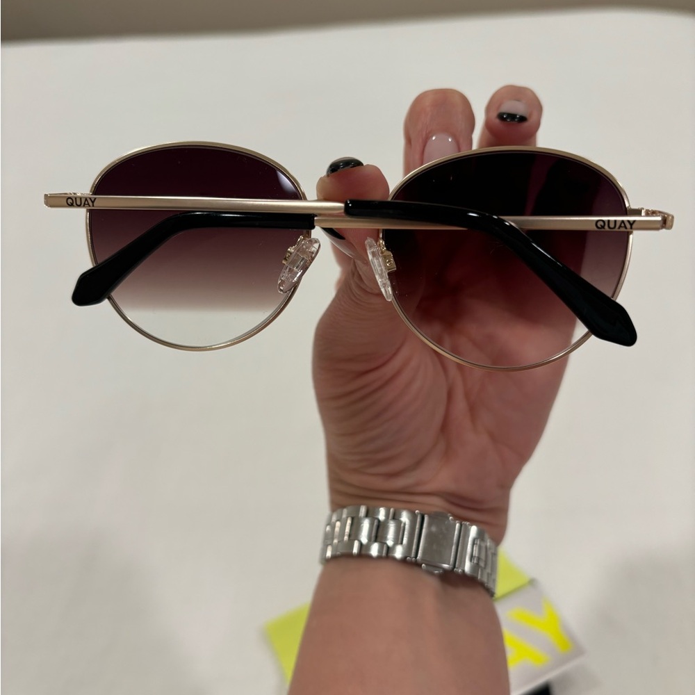 Quay Australia Sunglasses “Loop Me In” - Picture 3 of 7